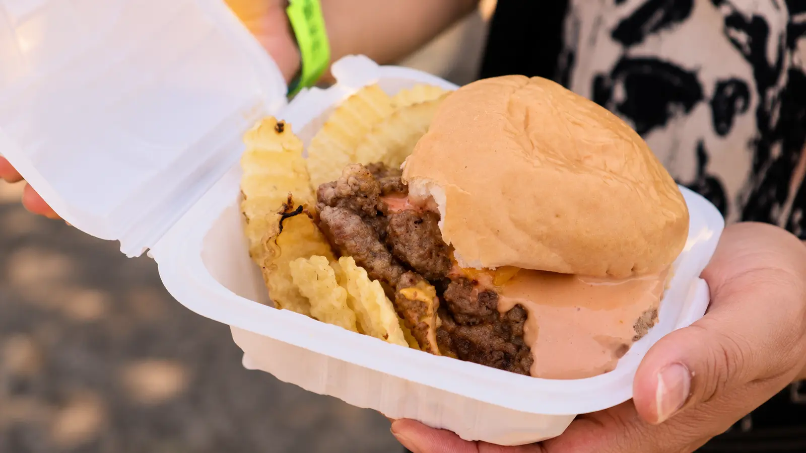 Plato preparado para compartir durante un festival gastronómico