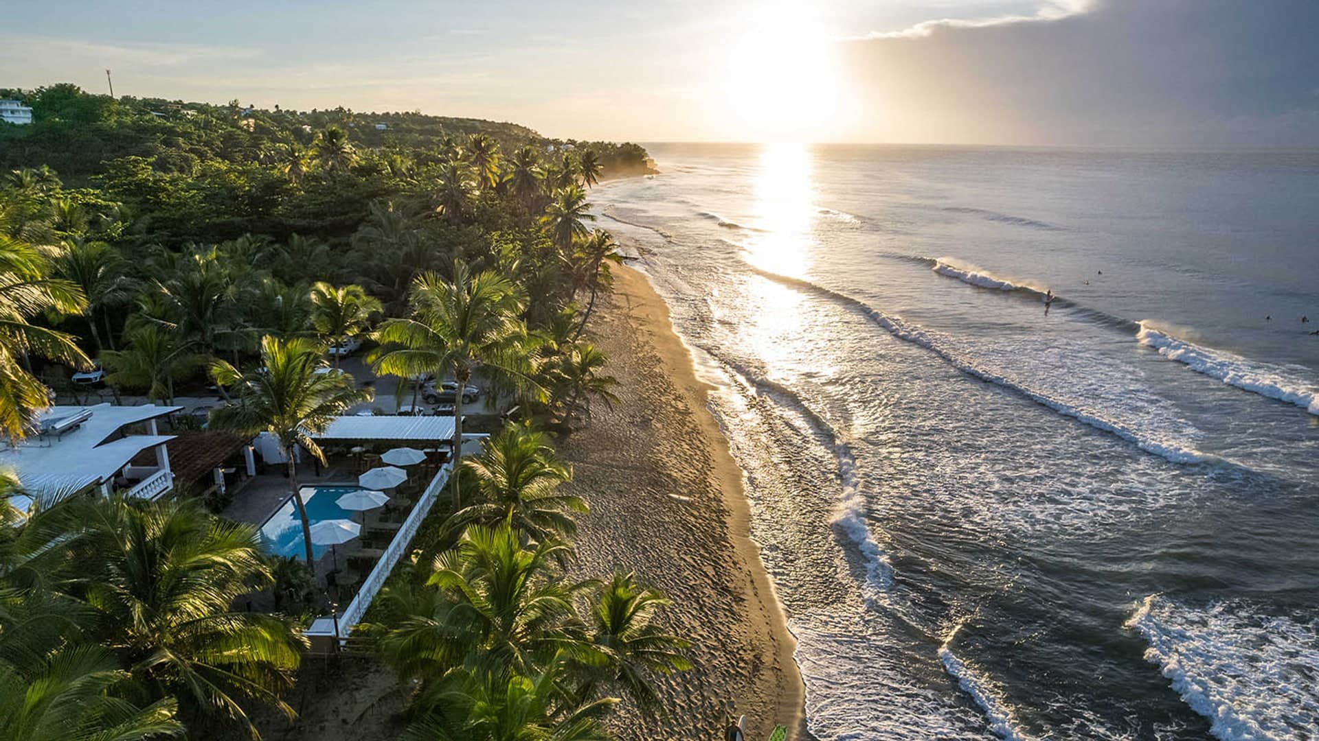 Brunch, cocina caribeña contemporánea, pescados, carnes, hamburguesas, cócteles y cena frente al mar en Islarica
