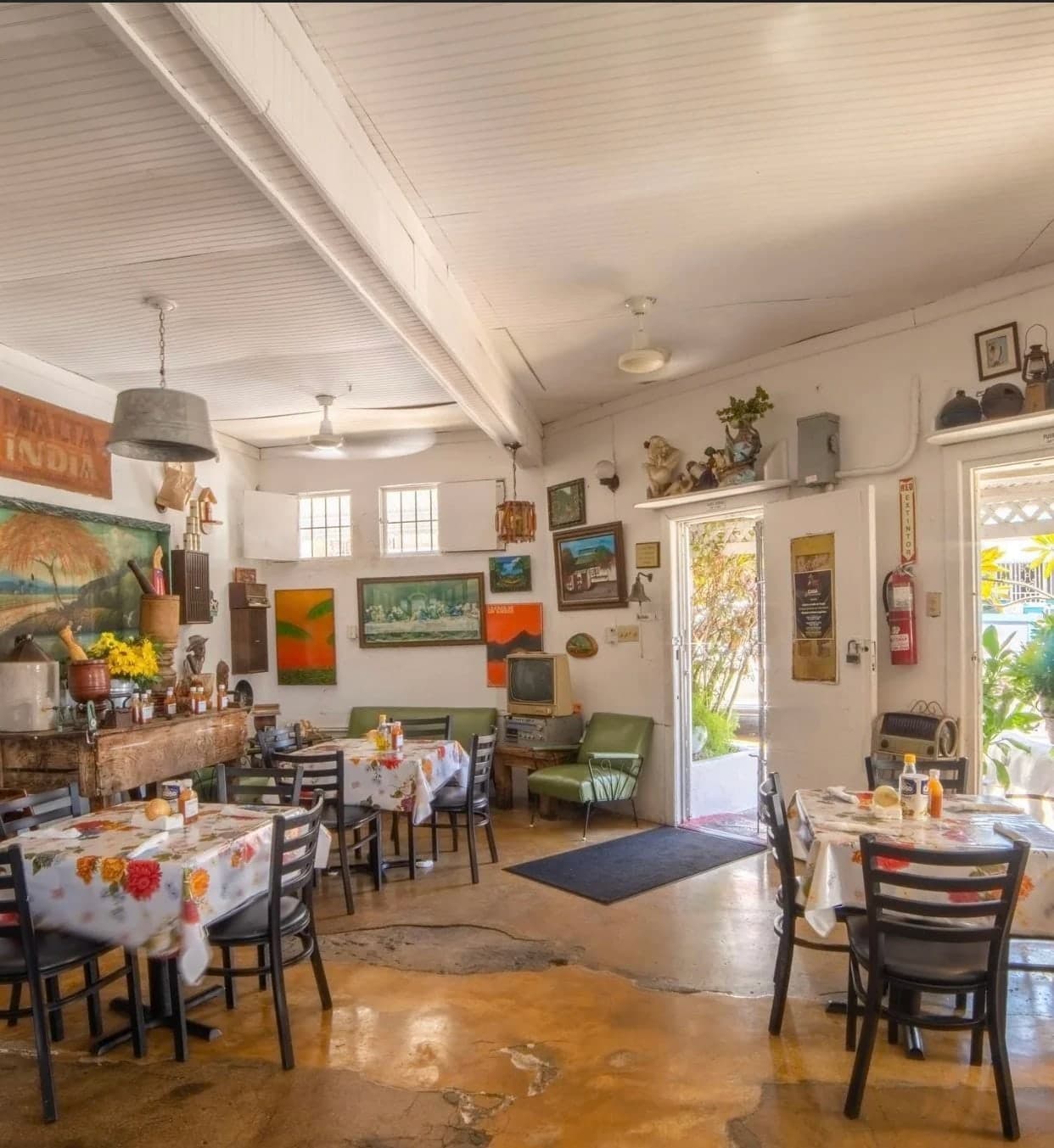 La Casita Blanca