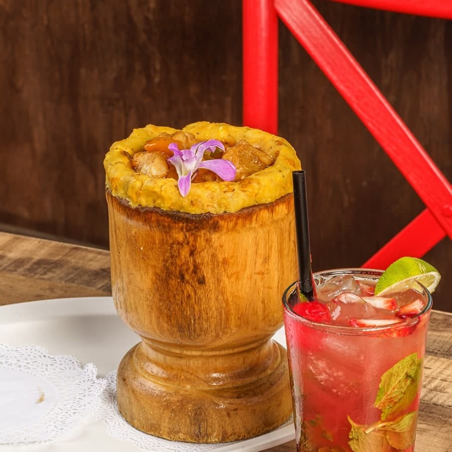 Red Flamboyán Guesthouse & Restaurant