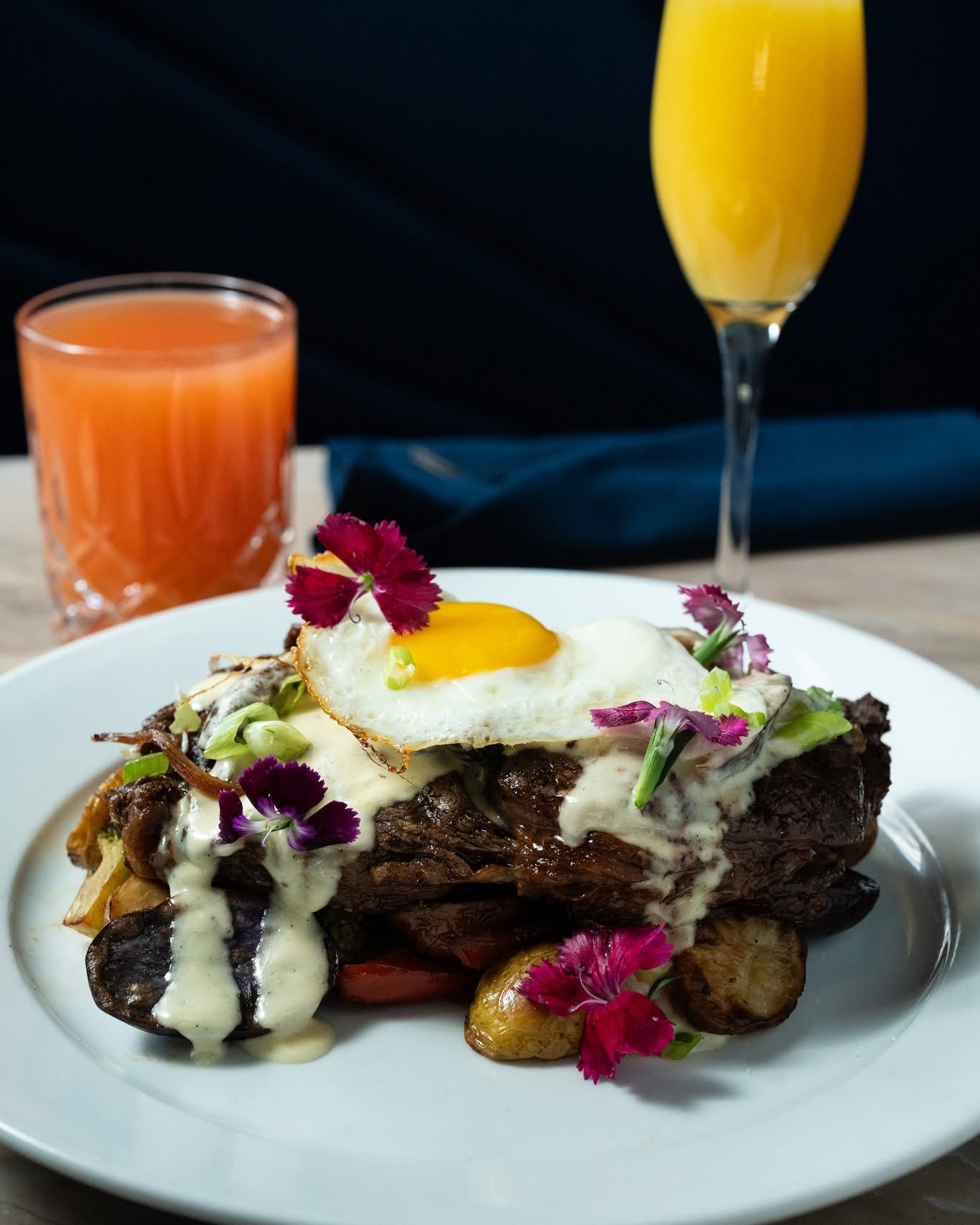Rib eye con huevos para un brunch completo