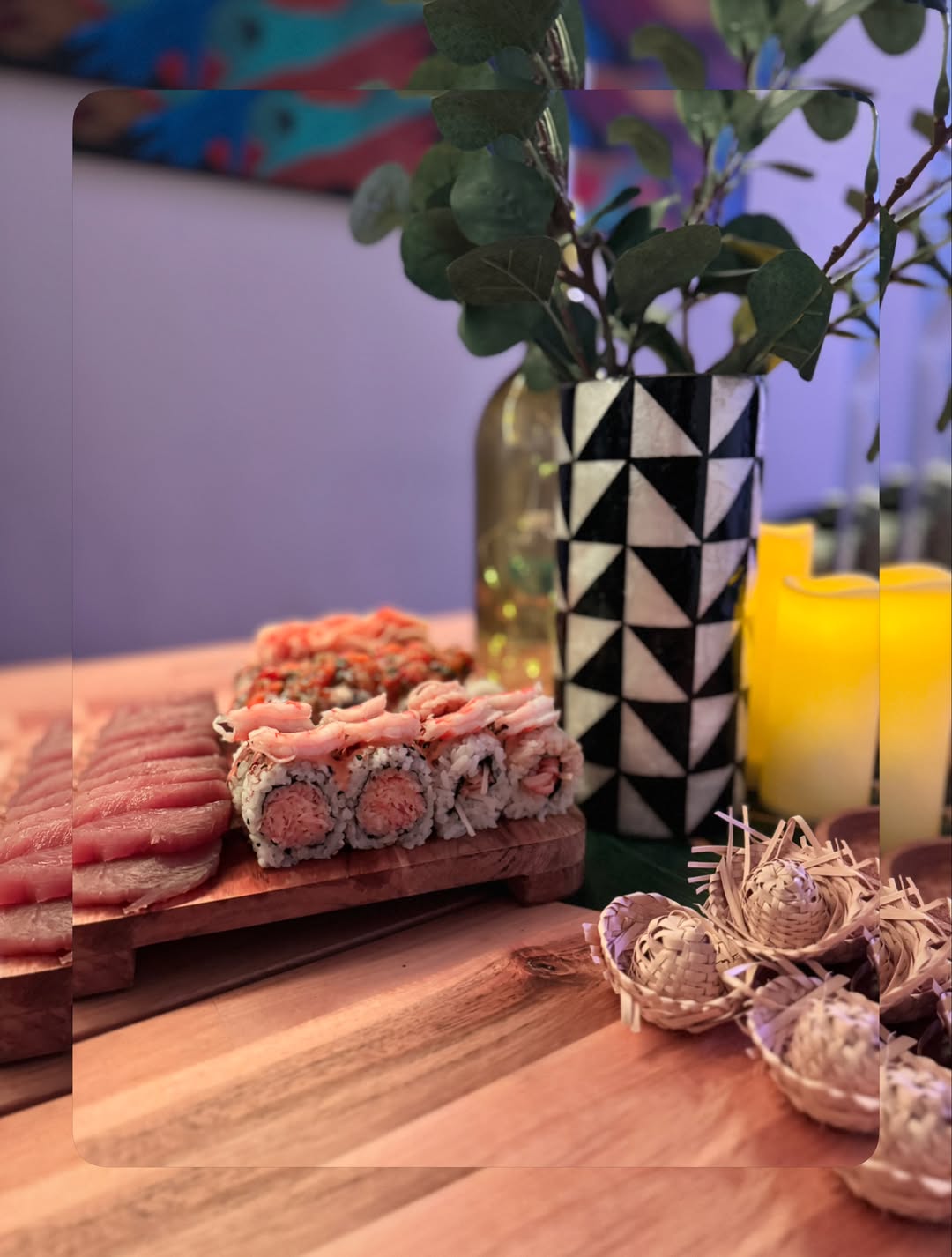 Una cena privada de sushi frente al atardecer