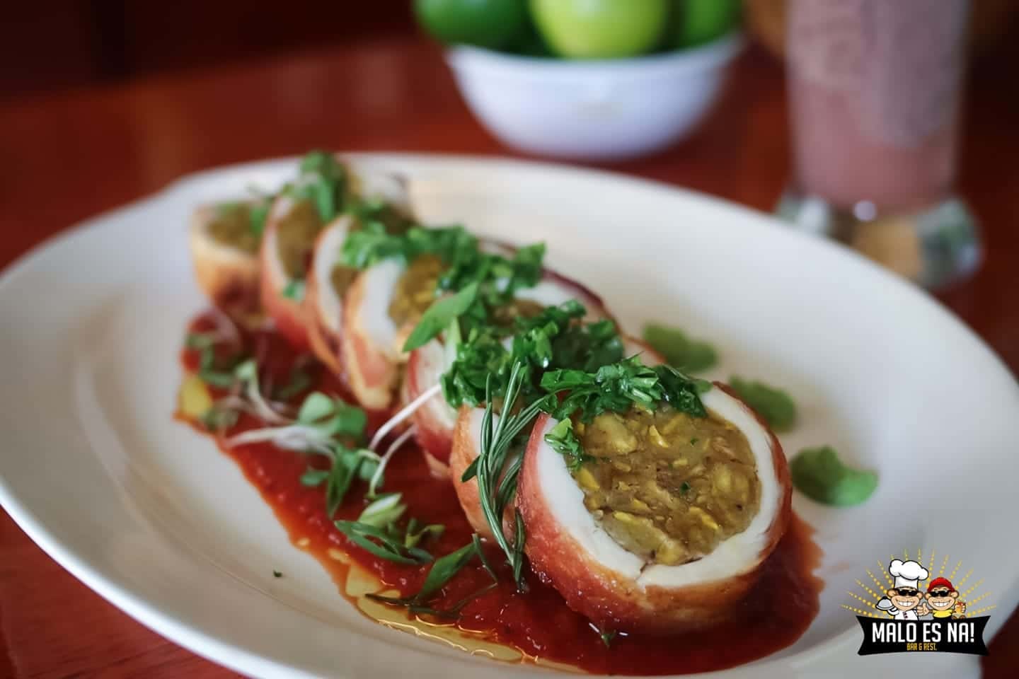 Plato de cocina puertorriqueña servido en Malo es Na