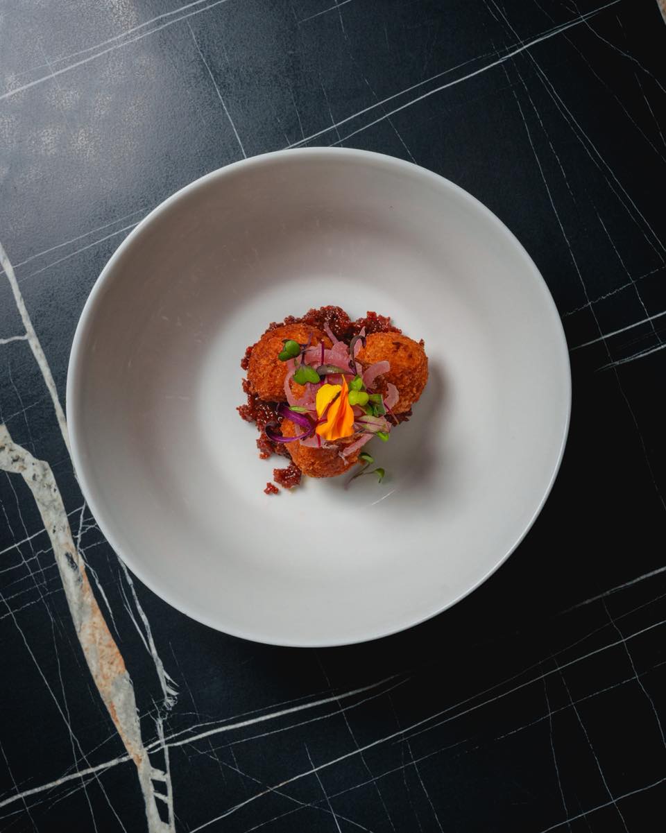 Croquetas de jamón con queso de cabra y mermelada de guayaba