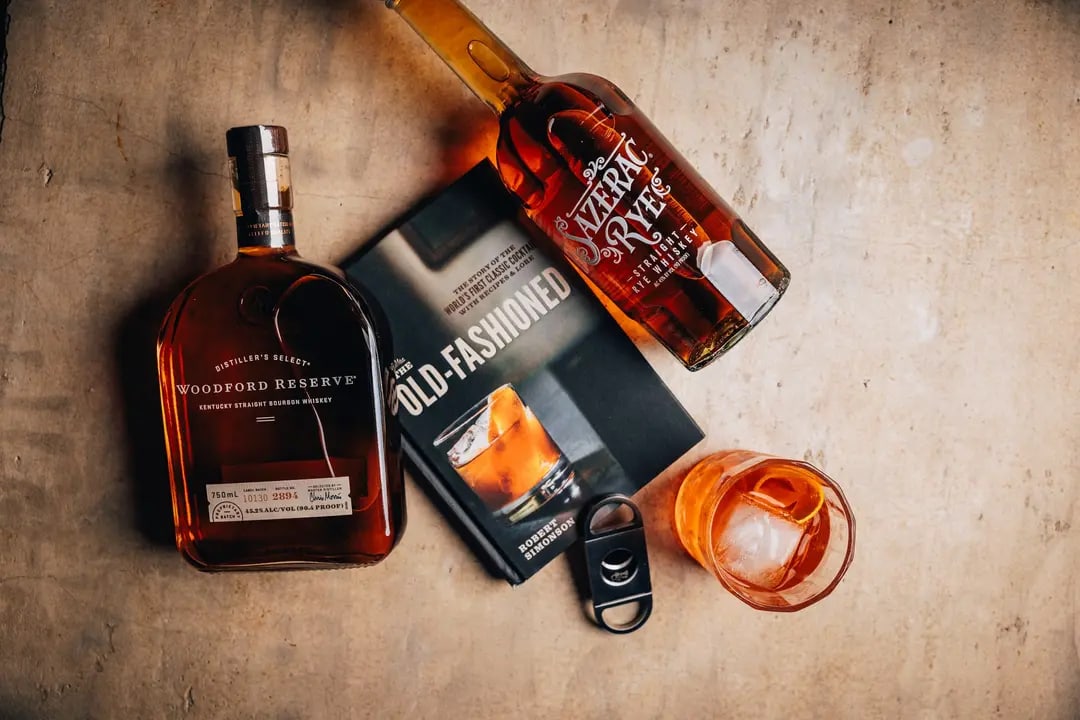 Selección de whisky y coctel ámbar presentada por REBAR