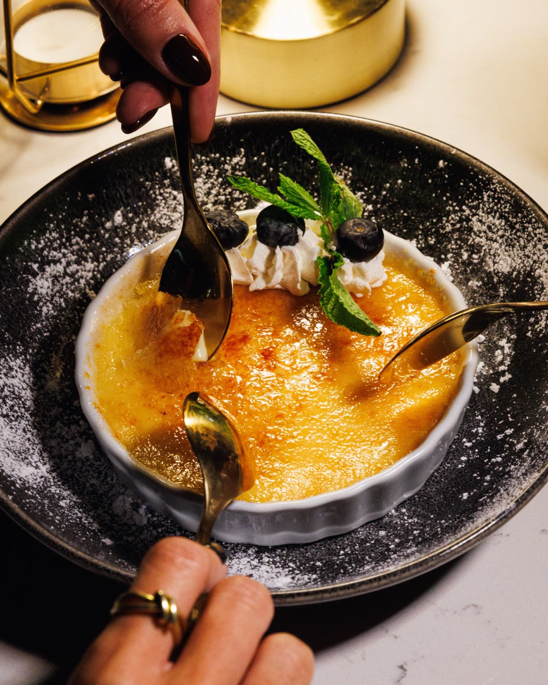 Crème brûlée para cerrar la noche con contraste